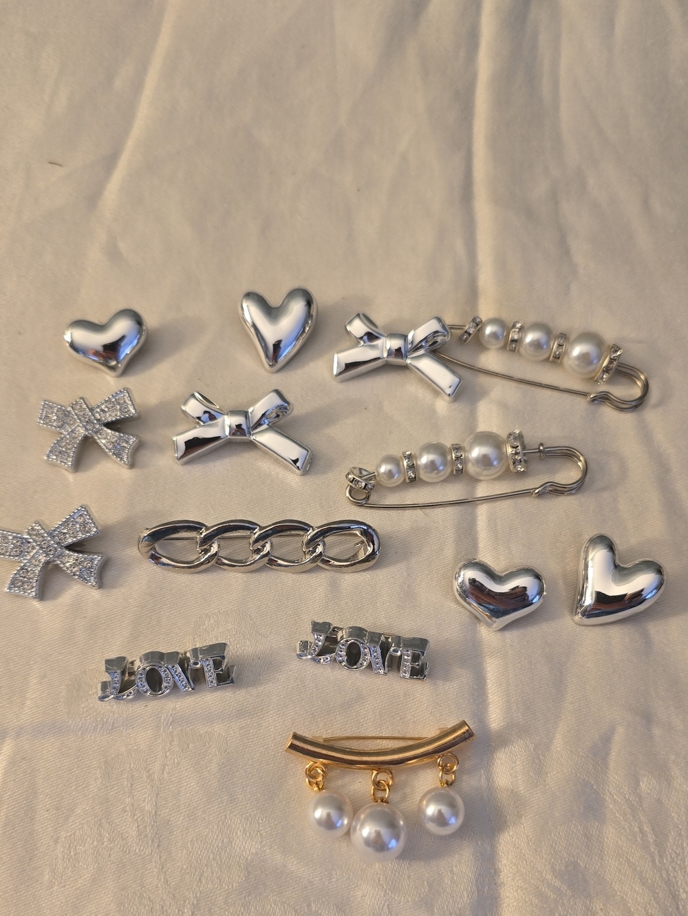 14 Silver & Pearl Decorative Charms Pin Set New